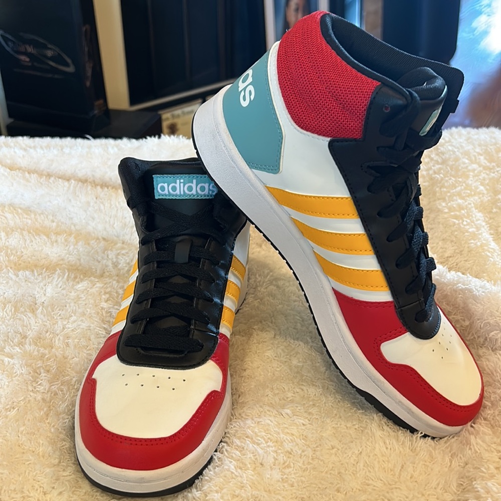 Adidas Hoops 2.0 Mid Basketball Shoe